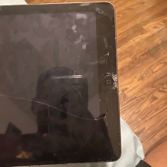 iPad Air - Picture 2 of 2